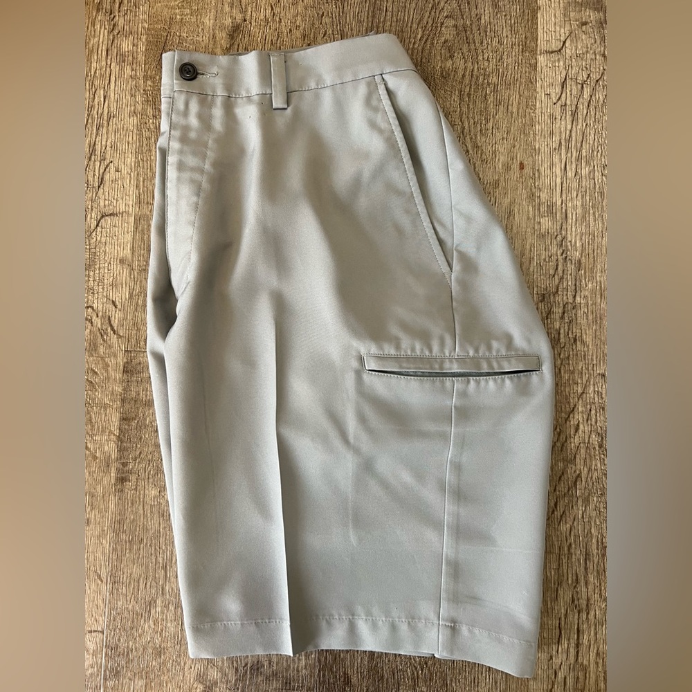 Pro Tour  khaki pleated golf size 34 men’s golf shorts 100% Polyester